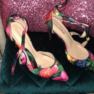 Never worn! Floral pointed toe heels! Size 10.